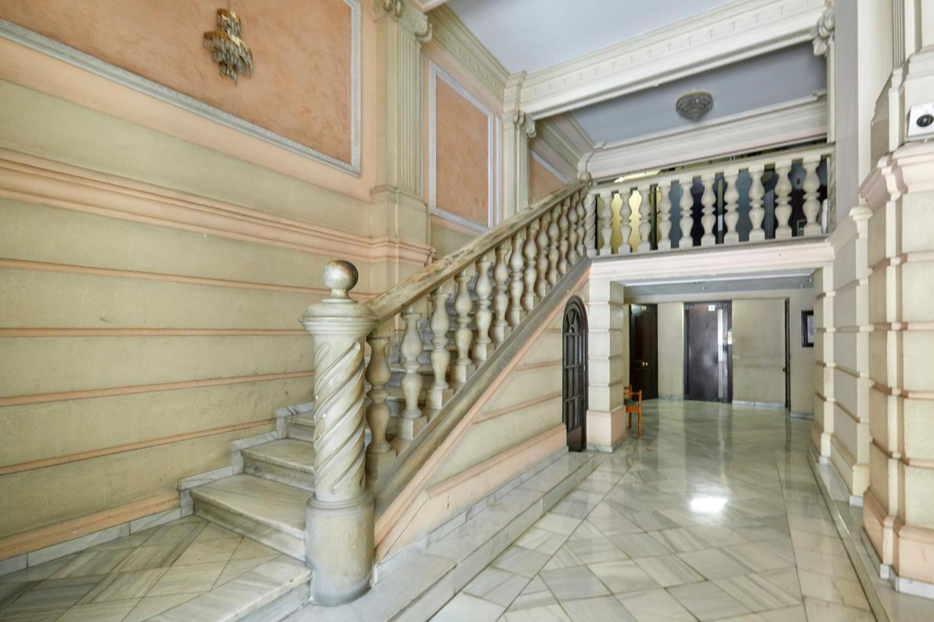Classic Catalan Family With Balcony By Maison Pinata Barcelone